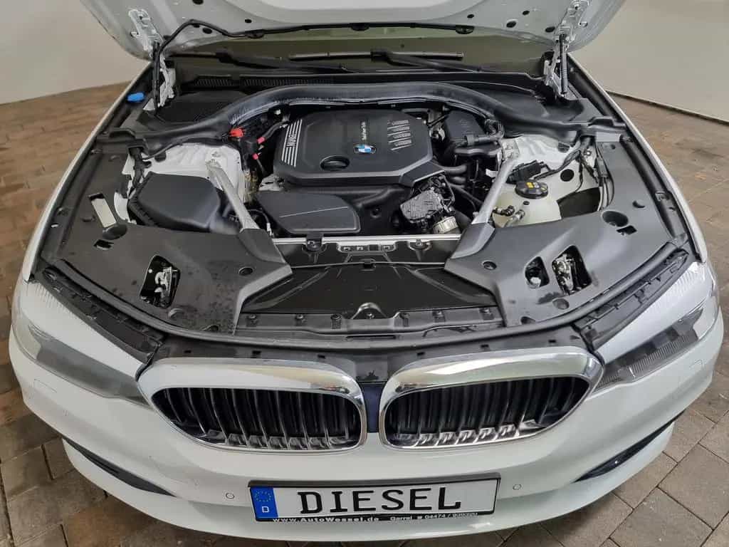 BMW 5 Series 520d SportLine LED AHK ACC Navi Kamera Hifi 09/2019-photo-24