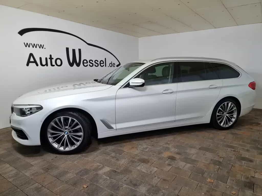 BMW 5 Series 520d SportLine LED AHK ACC Navi Kamera Hifi 09/2019-photo-3