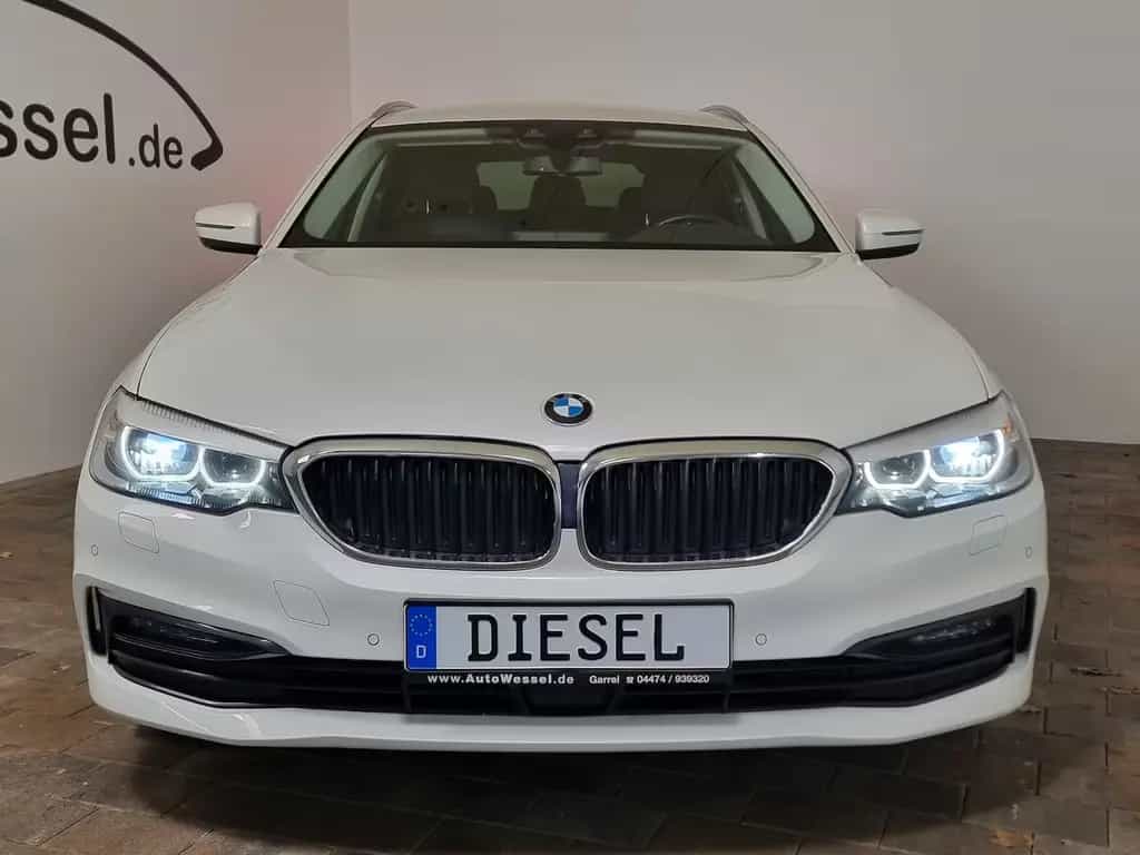 BMW 5 Series 520d SportLine LED AHK ACC Navi Kamera Hifi 09/2019-photo-4