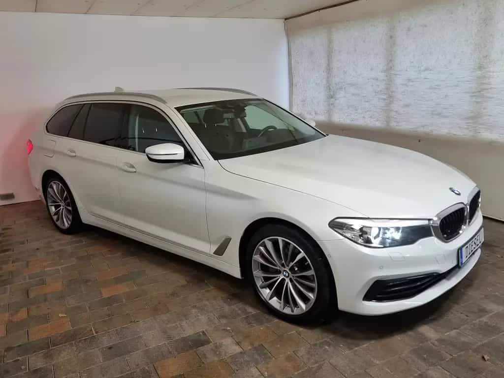 BMW 5 Series 520d SportLine LED AHK ACC Navi Kamera Hifi 09/2019-photo-5