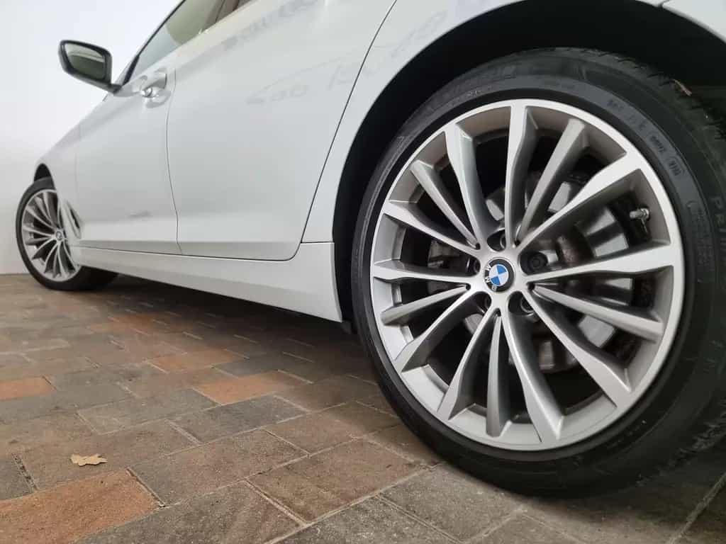 BMW 5 Series 520d SportLine LED AHK ACC Navi Kamera Hifi 09/2019-photo-6