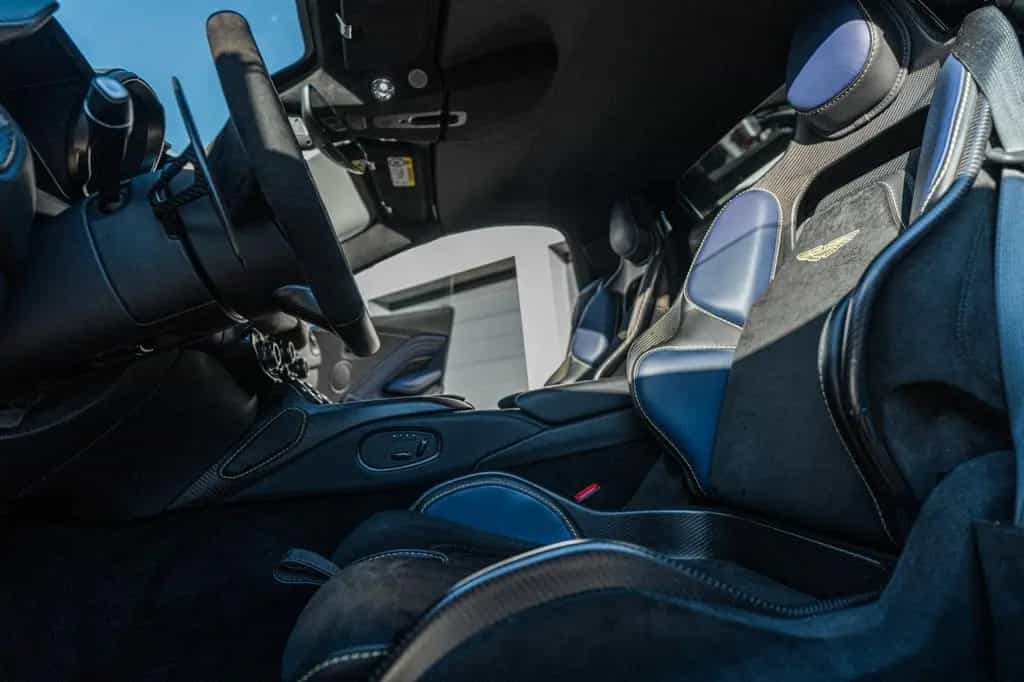 Aston Martin V12 Vantage 5,2 l V12 Roadster Limited 249 Stück 08/2023-photo-8