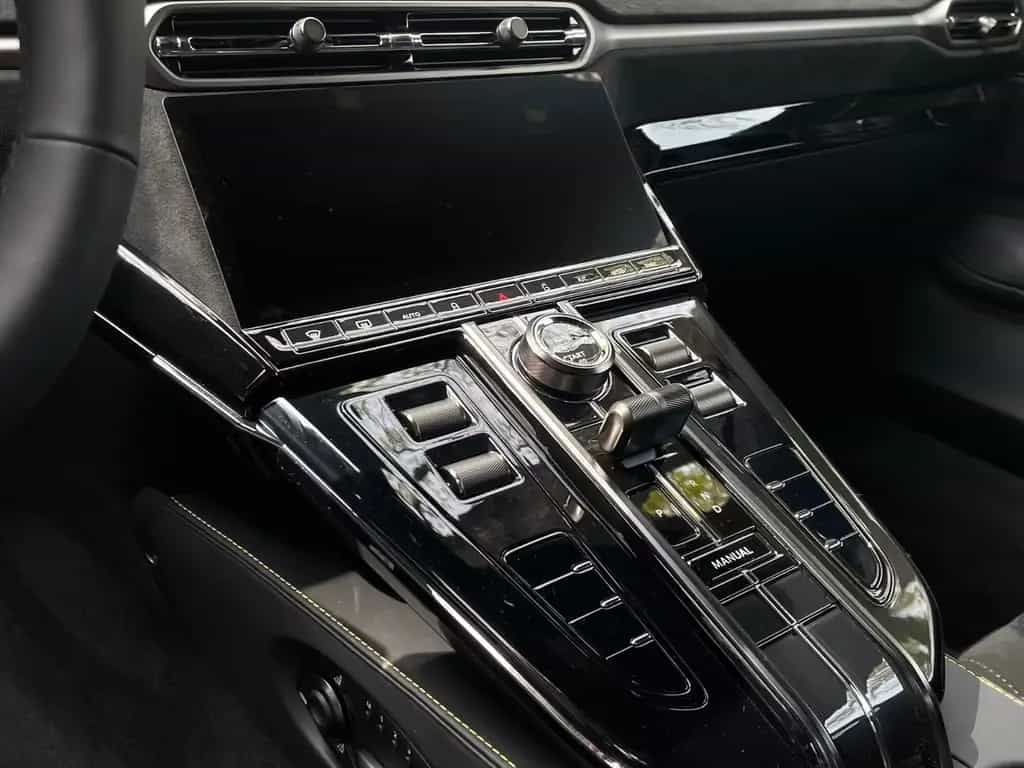 Aston Martin V8 Vantage MY25 / Carbon/ Soundsystem null-photo-10