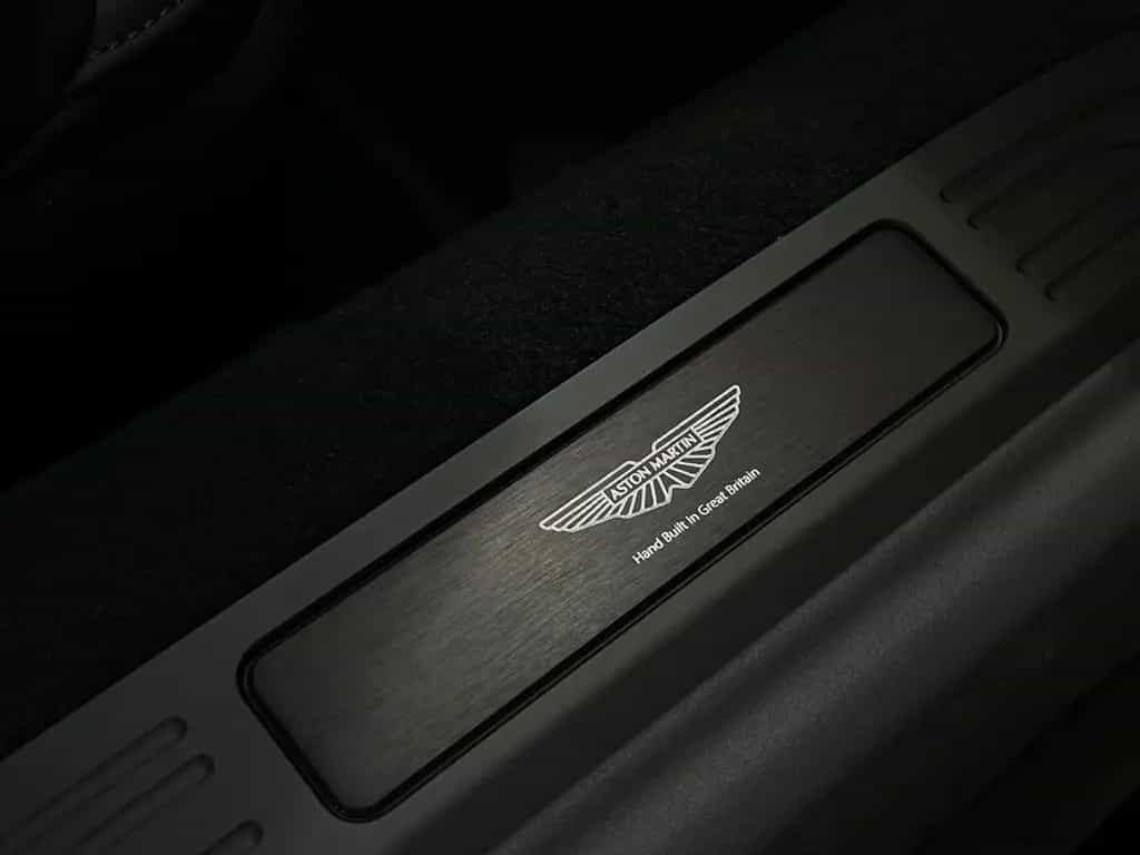 Aston Martin V8 Vantage MY25 / Carbon/ Soundsystem null-photo-14