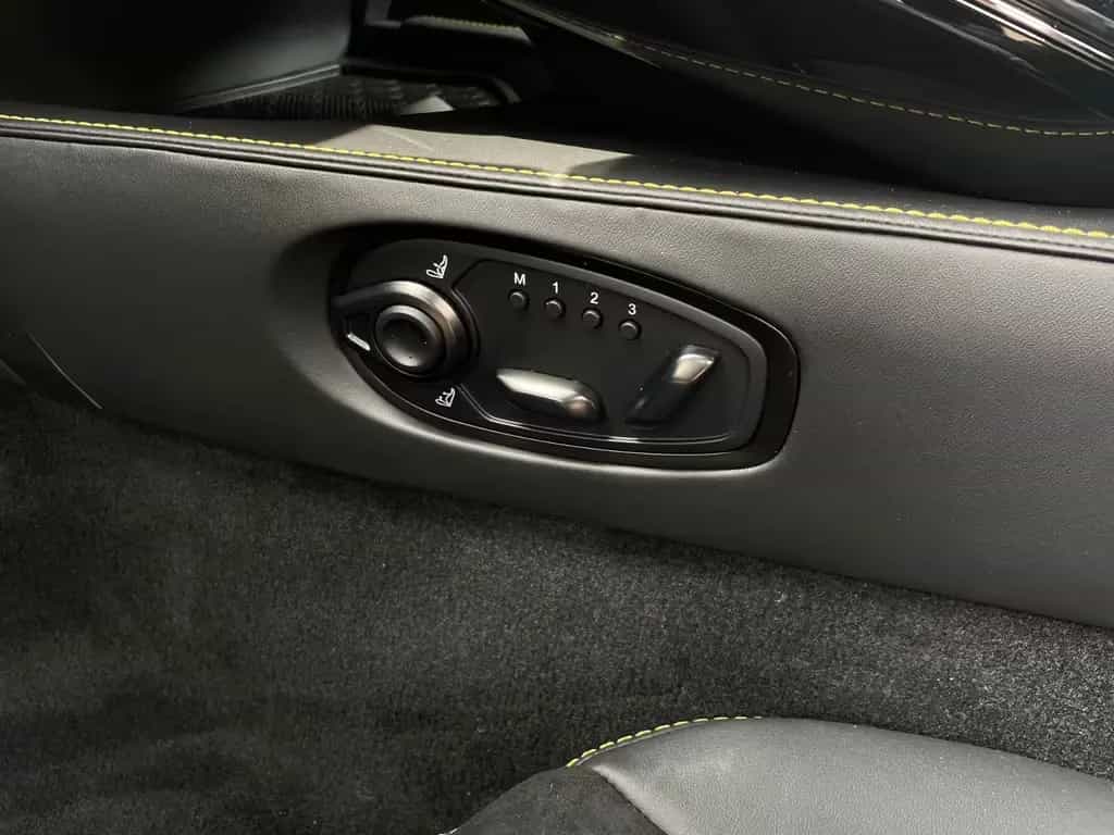 Aston Martin V8 Vantage MY25 / Carbon/ Soundsystem null-photo-9