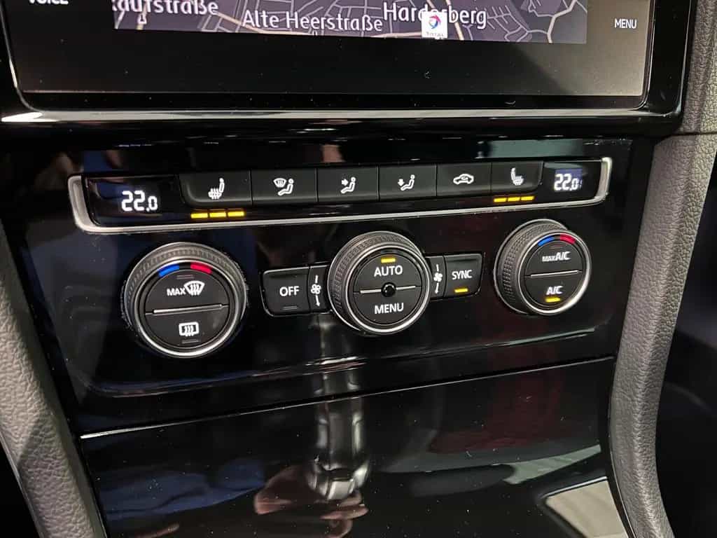 Volkswagen Golf 2.0 TSI DSG GTI TCR ACC 19Zoll NAVI 1.HAND 08/2019-photo-26