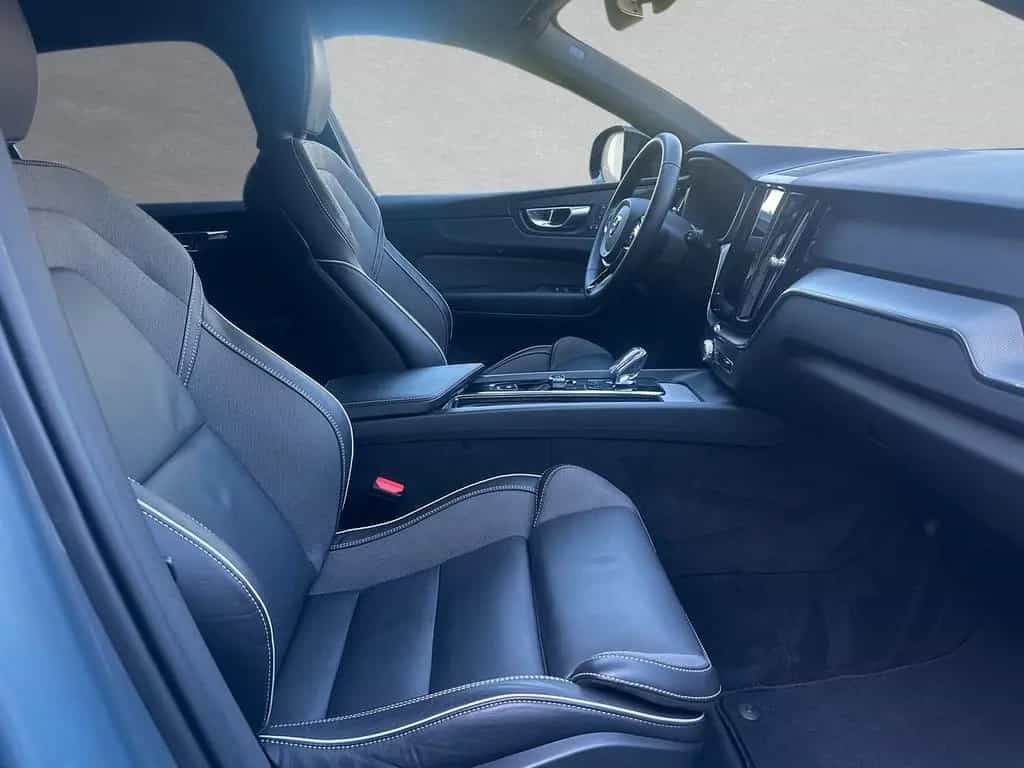 Volvo XC60 B5 AWD Mild-Hybrid Plus Dark AHK ACC BLIS 03/2024-photo-3