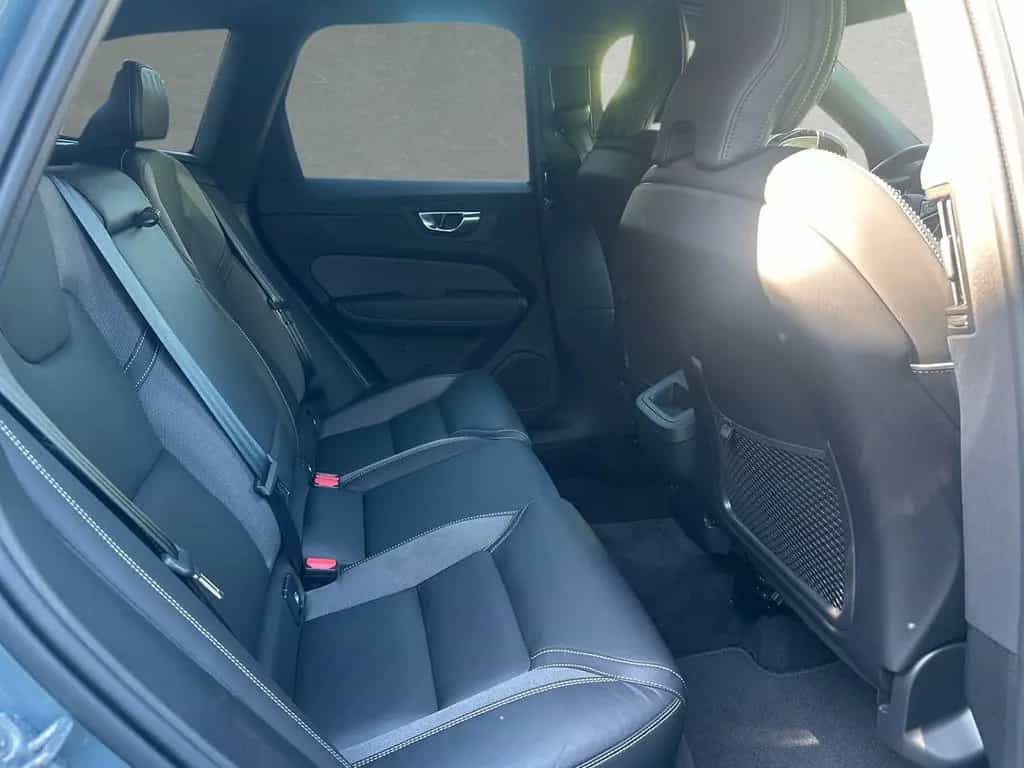 Volvo XC60 B5 AWD Mild-Hybrid Plus Dark AHK ACC BLIS 03/2024-photo-4