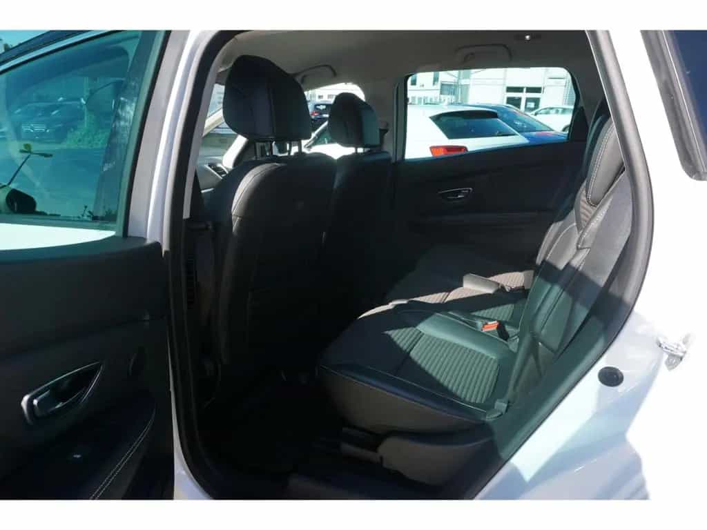 Renault Grand Scenic TCe140 BOSE Edition EDC AHK Navi SH 12/2019-photo-21