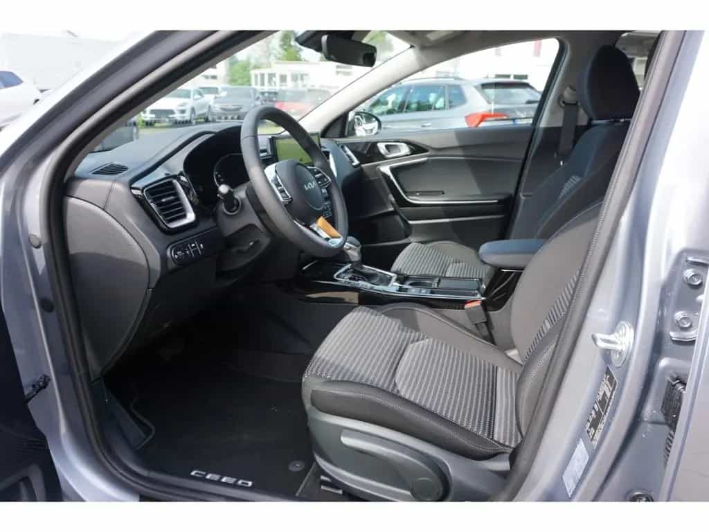 Kia Ceed_sw 1.0T 100 48V Ultimate DCT AHK Navi Kamer 10/2025-photo-14