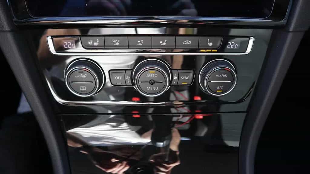 Volkswagen Golf VII Lim. Highline BMT-LED-Navi-ACC-DSG 12/2019-photo-16
