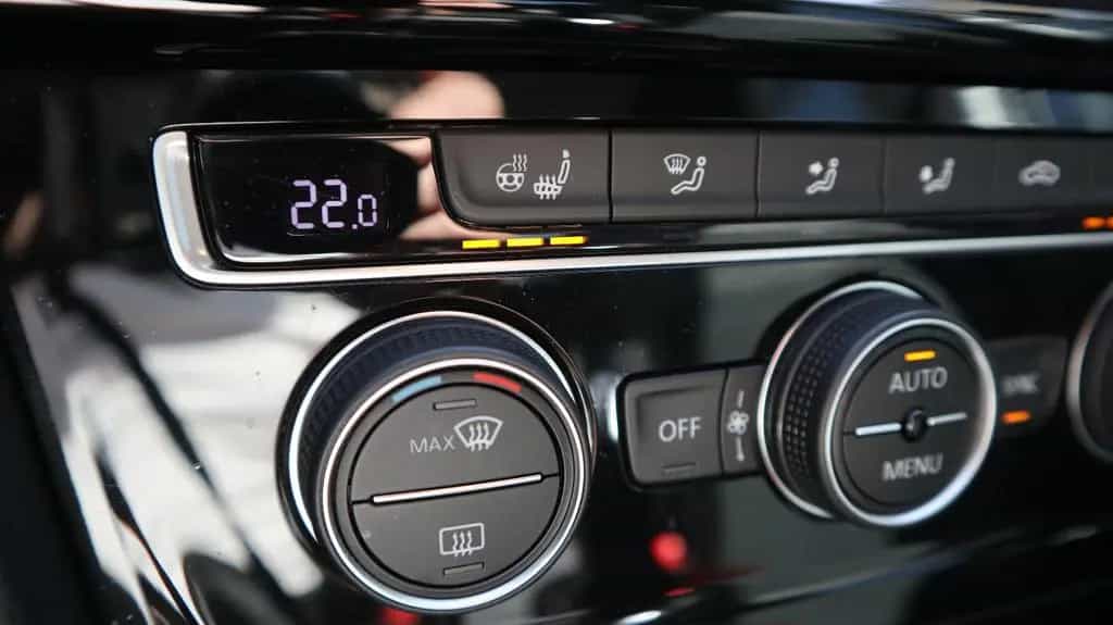 Volkswagen Golf VII Lim. Highline BMT-LED-Navi-ACC-DSG 12/2019-photo-17