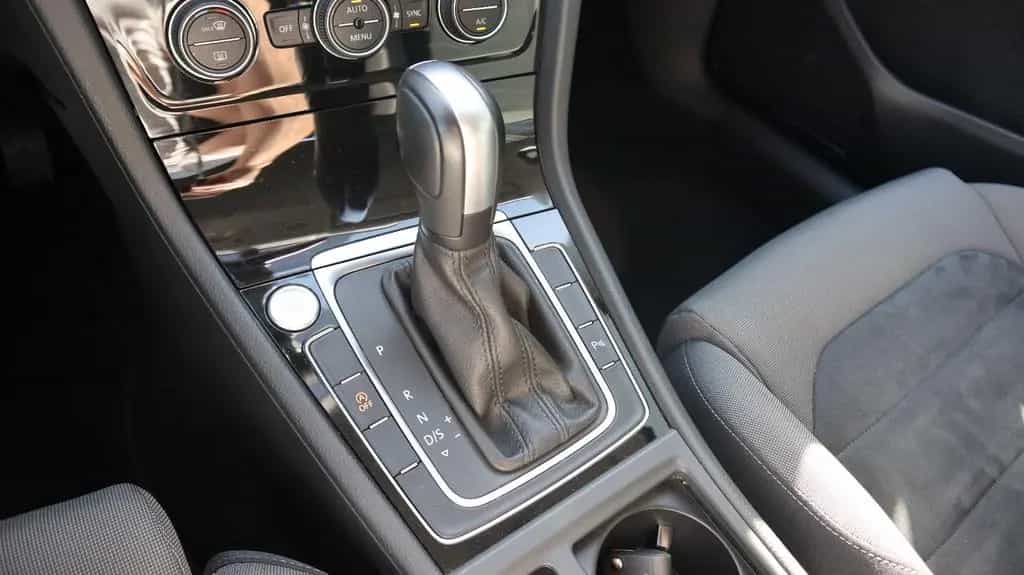Volkswagen Golf VII Lim. Highline BMT-LED-Navi-ACC-DSG 12/2019-photo-18