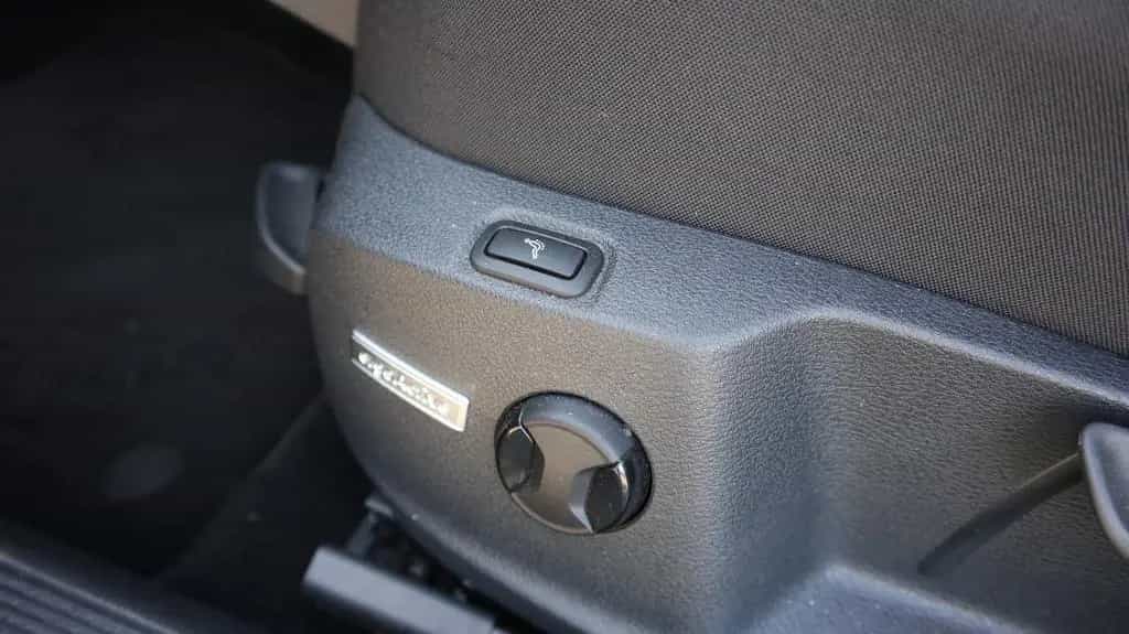 Volkswagen Golf VII Lim. Highline BMT-LED-Navi-ACC-DSG 12/2019-photo-23