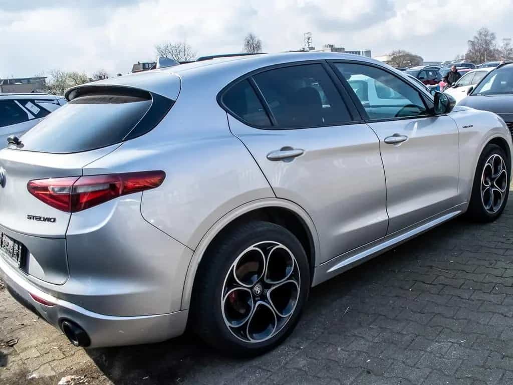 Alfa Romeo Stelvio Veloce Allrad AD El. Fondsitzverst. Navi 09/2022-photo-1