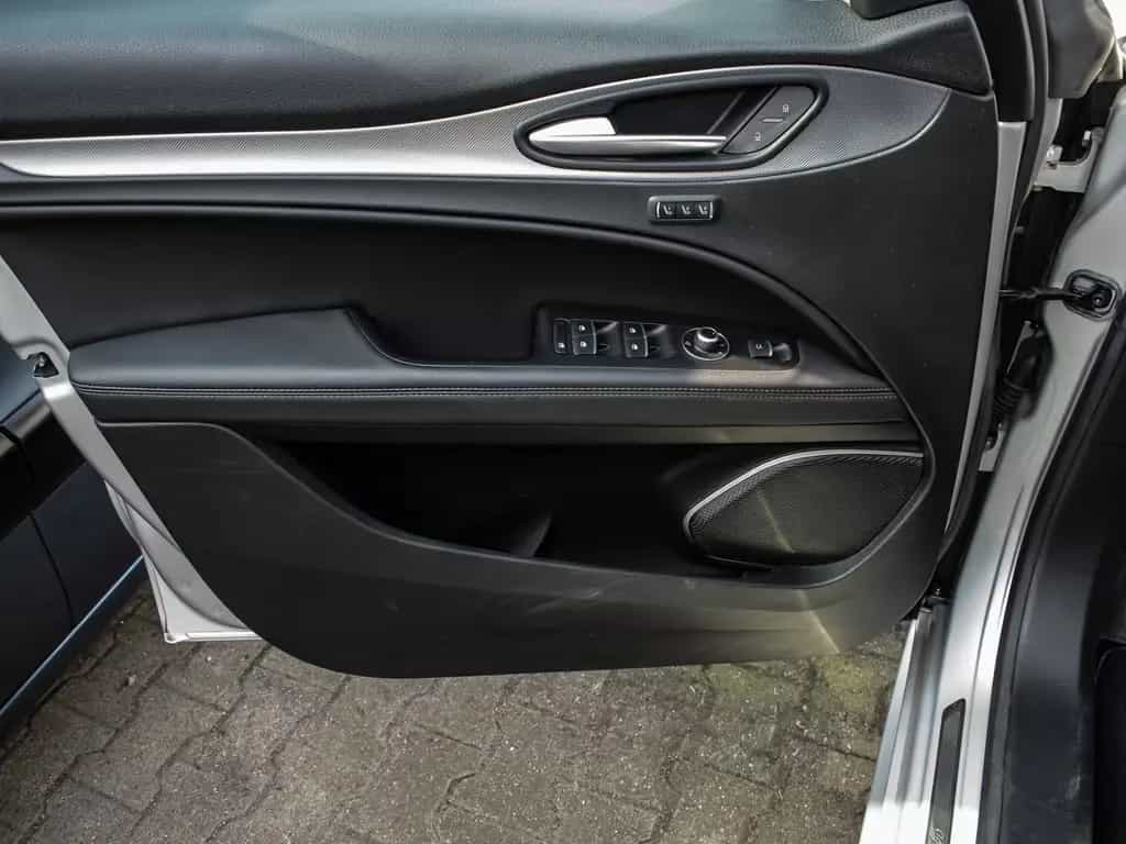 Alfa Romeo Stelvio Veloce Allrad AD El. Fondsitzverst. Navi 09/2022-photo-13