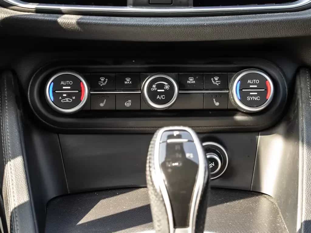 Alfa Romeo Stelvio Veloce Allrad AD El. Fondsitzverst. Navi 09/2022-photo-8