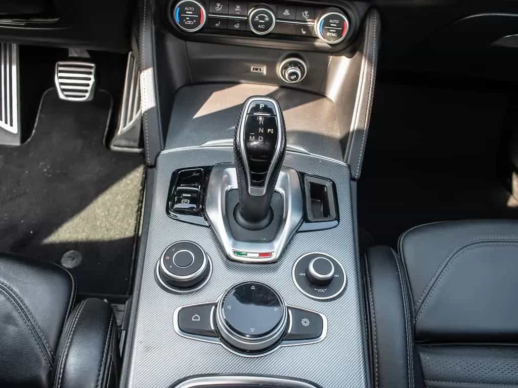 Alfa Romeo Stelvio Veloce Allrad AD El. Fondsitzverst. Navi 09/2022-photo-9