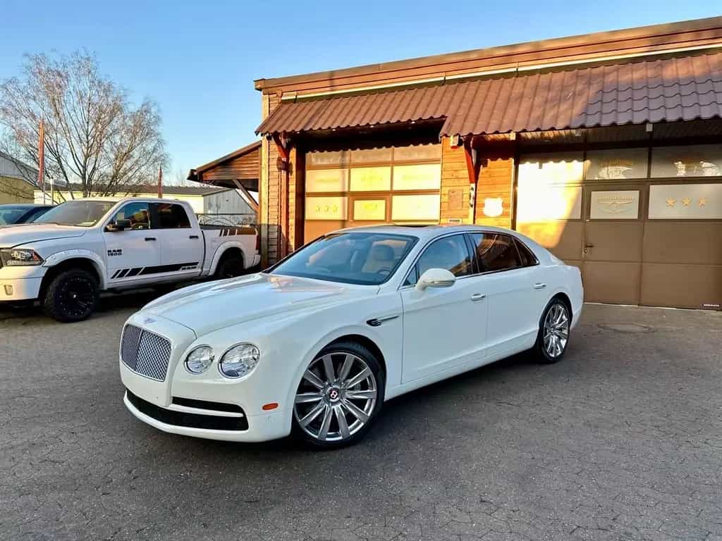 Bentley Flying Spur *SERVICE NEU*VOLL*NAVI*LED*GARANTIE* 03/2019-photo-0