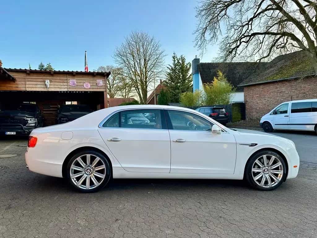 Bentley Flying Spur *SERVICE NEU*VOLL*NAVI*LED*GARANTIE* 03/2019-photo-13