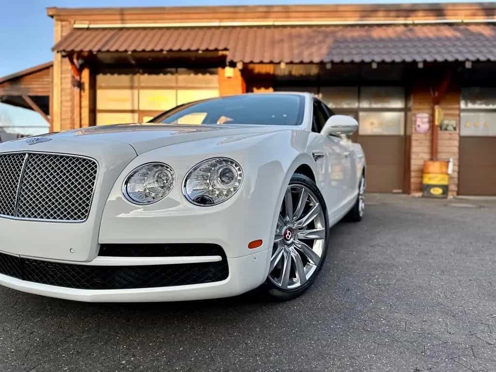 Bentley Flying Spur *SERVICE NEU*VOLL*NAVI*LED*GARANTIE* 03/2019-photo-4