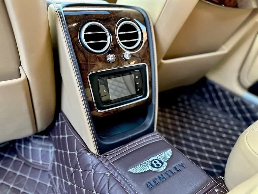 Bentley Flying Spur *SERVICE NEU*VOLL*NAVI*LED*GARANTIE* 03/2019-photo-48