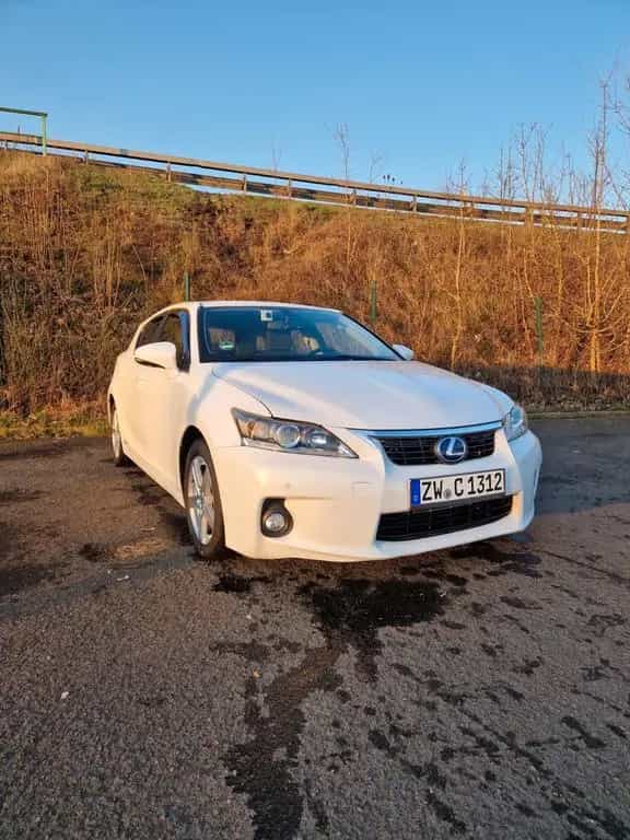 Lexus CT 200h 10/2011-photo-0