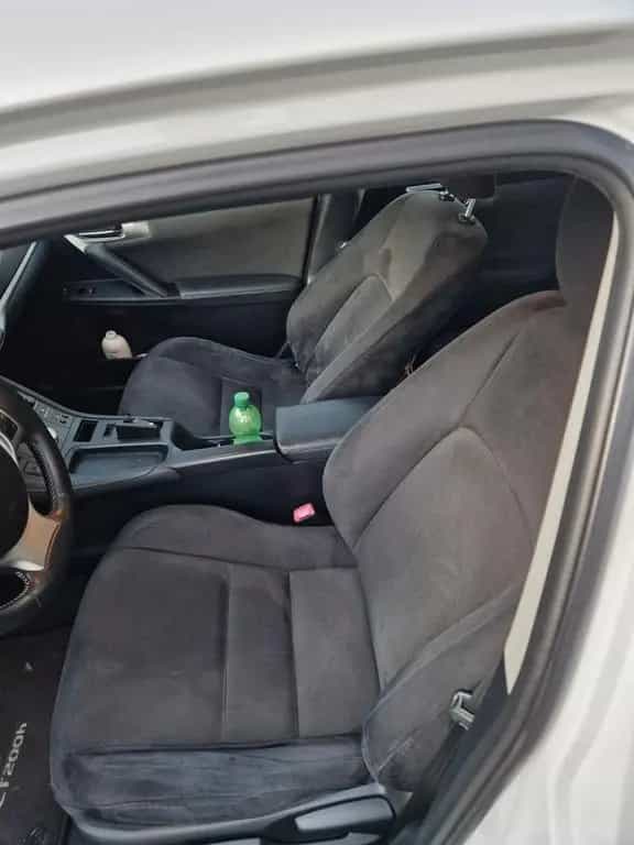 Lexus CT 200h 10/2011-photo-5