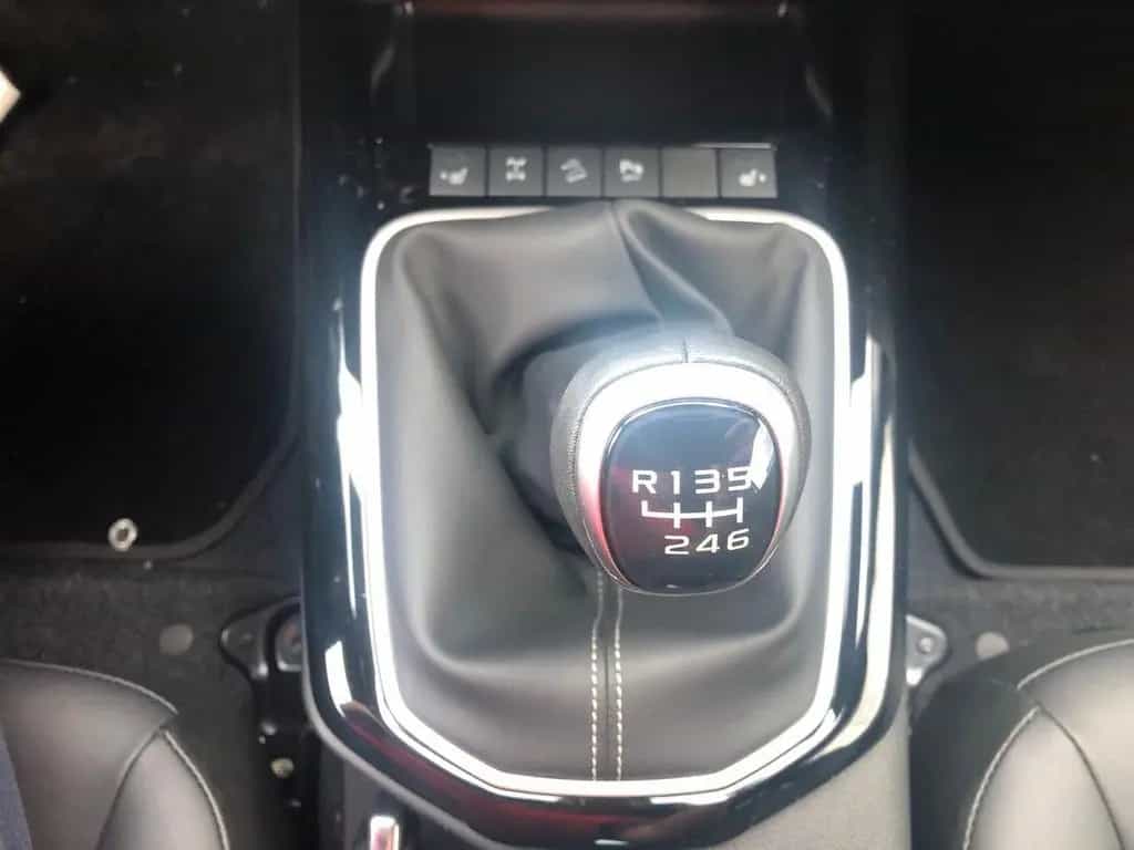 Isuzu D-Max Double Cab 4x4 V-Cross MT +Offroad+Winde+ 06/2025-photo-24