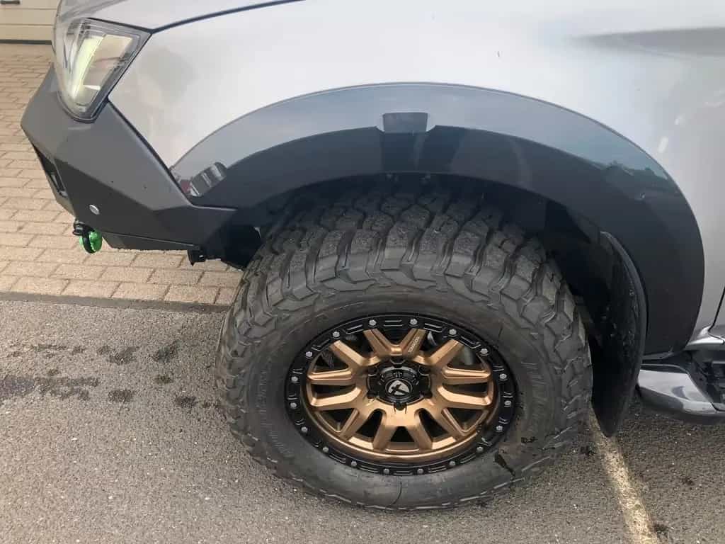 Isuzu D-Max Double Cab 4x4 V-Cross MT +Offroad+Winde+ 06/2025-photo-5