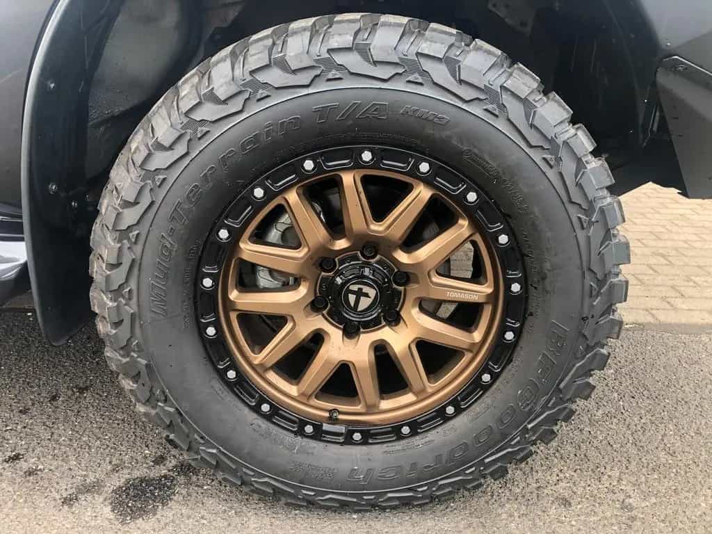 Isuzu D-Max Double Cab 4x4 V-Cross MT +Offroad+Winde+ 06/2025-photo-8