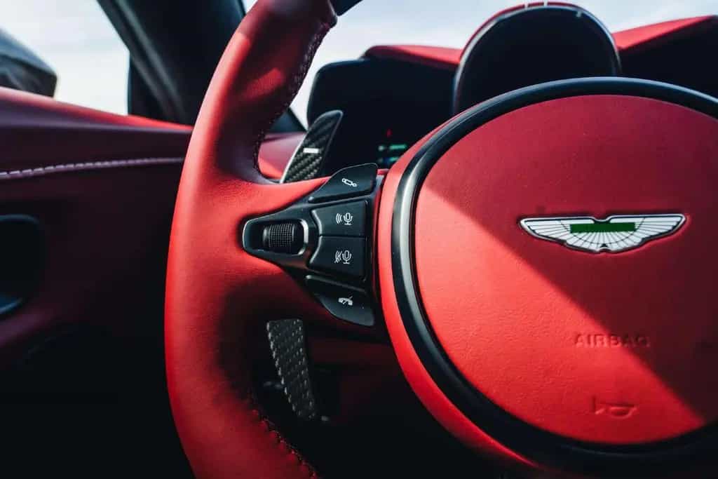 Aston Martin Other Vantage V12 Coupé / 1 of 333 / Aluminite   Ch. R 07/2024-photo-21