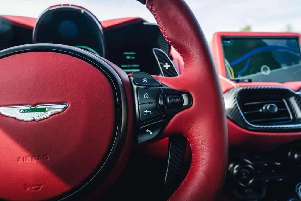 Aston Martin Other Vantage V12 Coupé / 1 of 333 / Aluminite   Ch. R 07/2024-photo-22