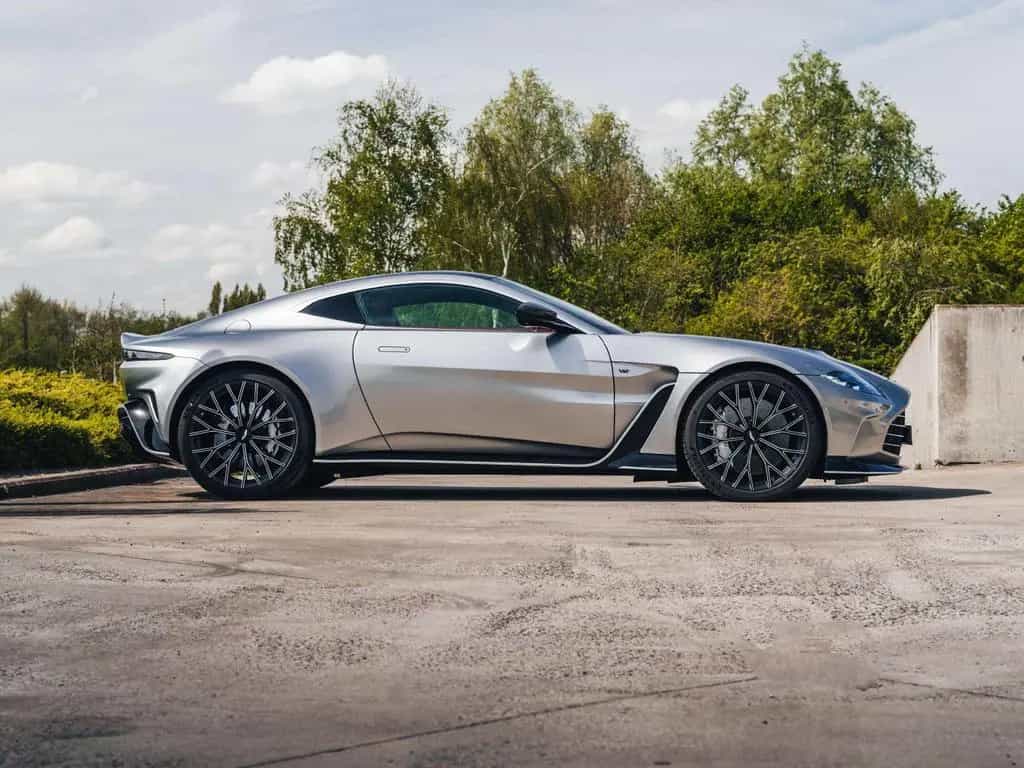 Aston Martin Other Vantage V12 Coupé / 1 of 333 / Aluminite   Ch. R 07/2024-photo-4