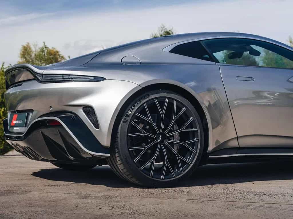 Aston Martin Other Vantage V12 Coupé / 1 of 333 / Aluminite   Ch. R 07/2024-photo-8