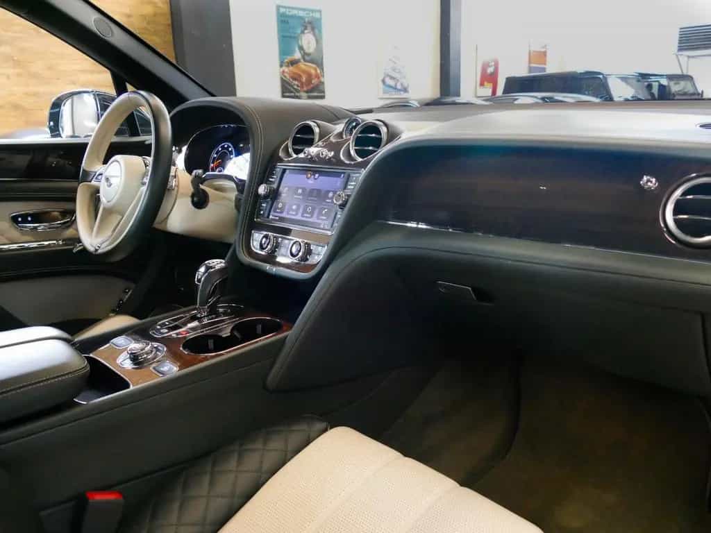 Bentley Bentayga 6.0 W12 Mulliner 4WD Autom. 01/2018-photo-11