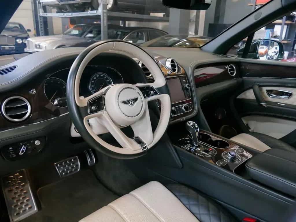 Bentley Bentayga 6.0 W12 Mulliner 4WD Autom. 01/2018-photo-8