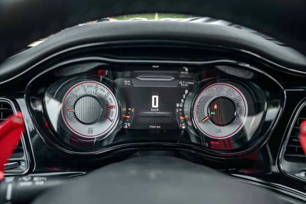 Dodge Challenger 5,7 Hemi NAV ALPINE KAMERA 03/2021-photo-23