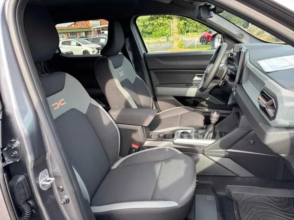 Dacia Duster III TCe 130 4x4 Extreme CarPlay LED 03/2025-photo-11