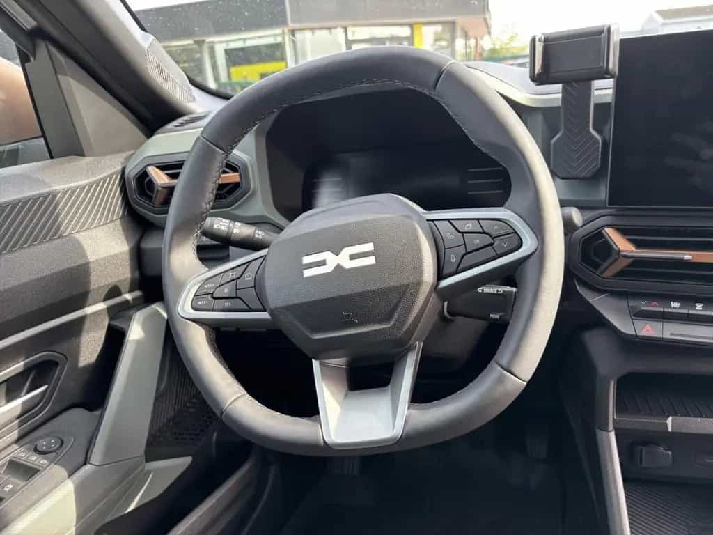 Dacia Duster III TCe 130 4x4 Extreme CarPlay LED 03/2025-photo-17