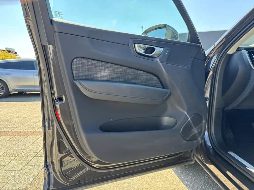 Volvo XC60 Core B5 AWD Digitales Cockpit Soundsystem L 12/2024-photo-14