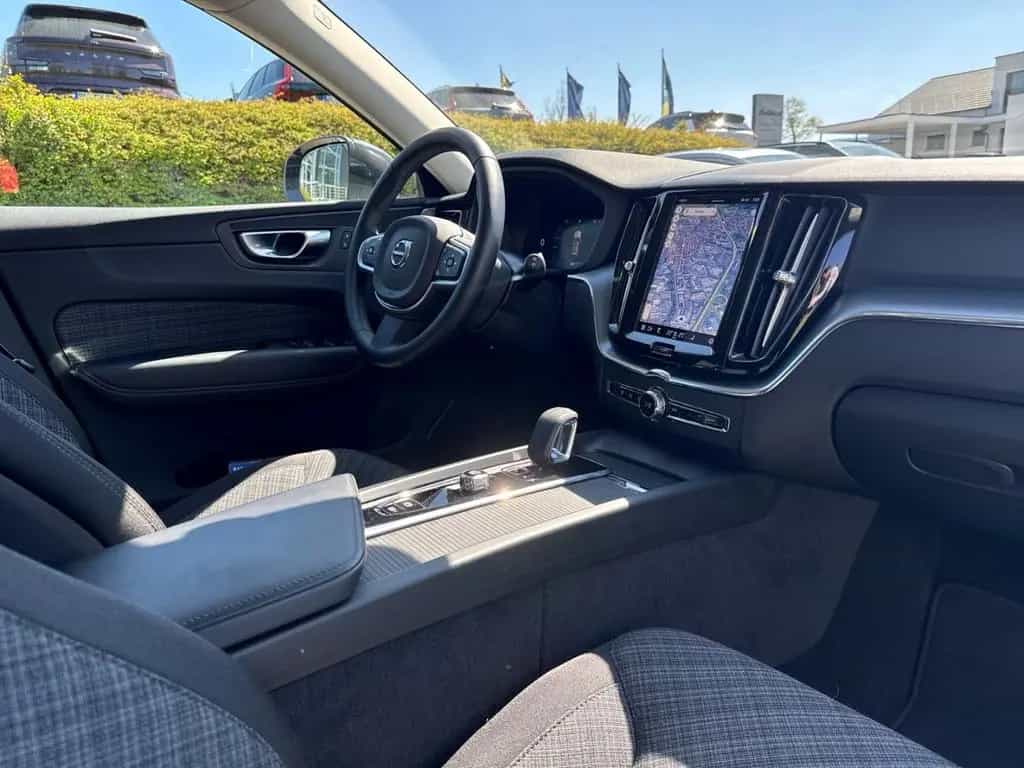 Volvo XC60 Core B5 AWD Digitales Cockpit Soundsystem L 12/2024-photo-9