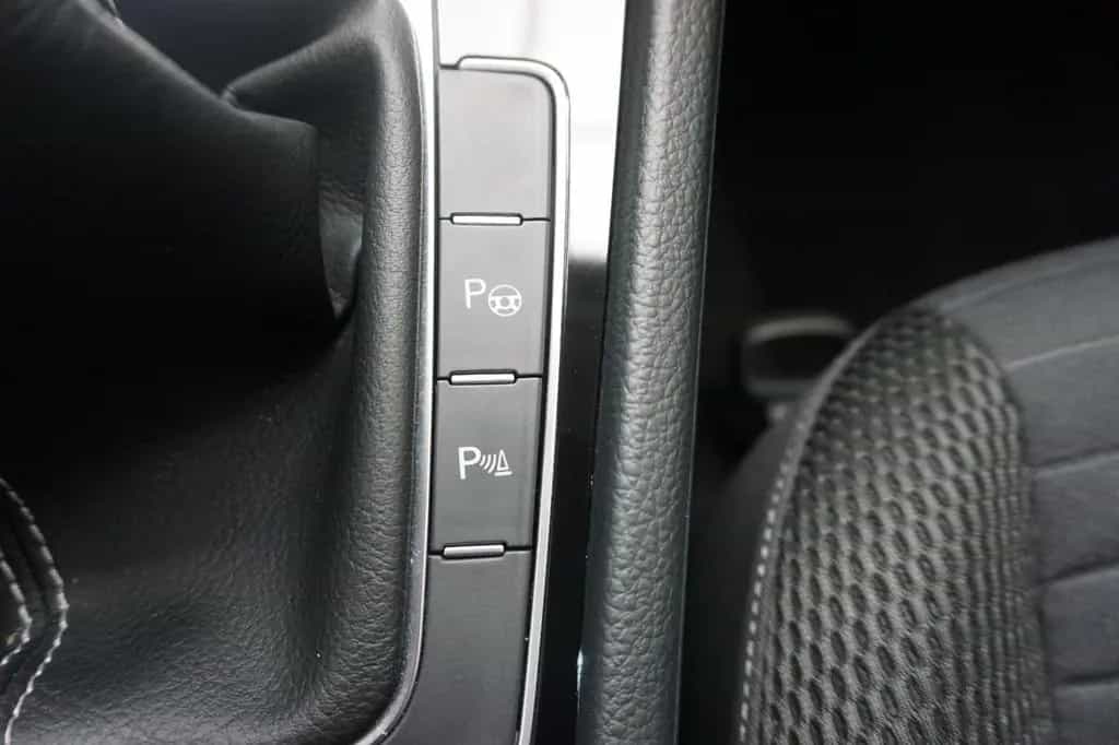 Volkswagen Golf VII Variant Cup BI-XENON, STANDHEIZUNG, PDC 11/2014-photo-11