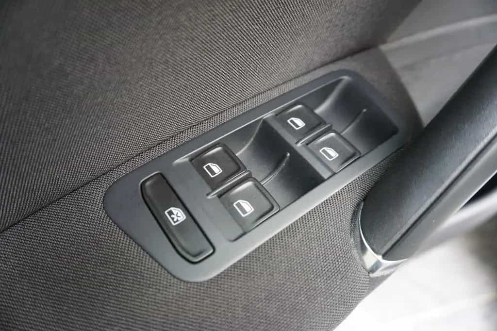 Volkswagen Golf VII Variant Cup BI-XENON, STANDHEIZUNG, PDC 11/2014-photo-19