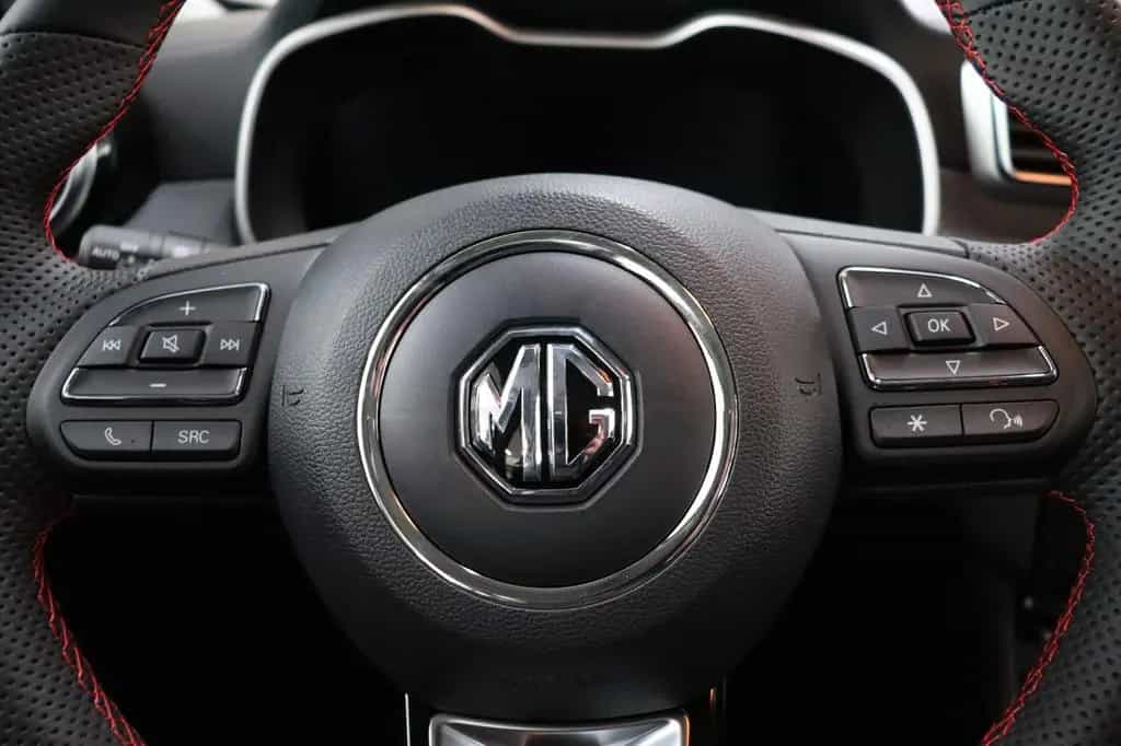 MG ZS 1.5 Luxury Leder SHZ Navi 360° Virtual SOFORT 04/2025-photo-8
