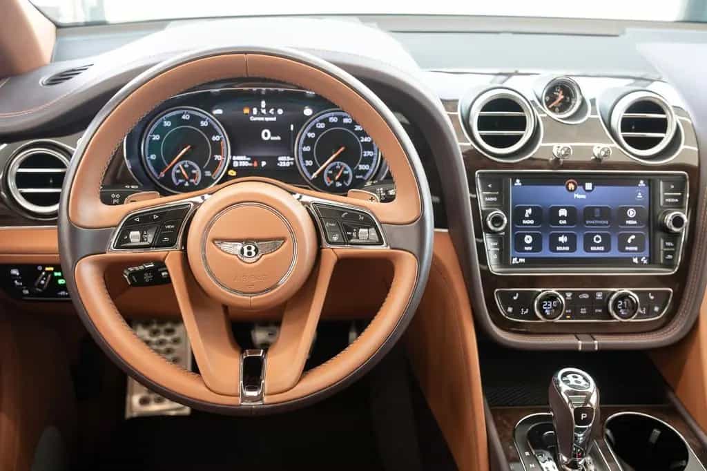 Bentley Bentayga W12 - City - Touring - Sunshine Spec. 08/2016-photo-11