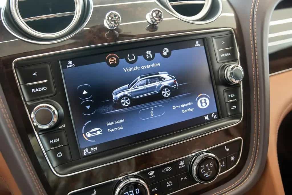 Bentley Bentayga W12 - City - Touring - Sunshine Spec. 08/2016-photo-12
