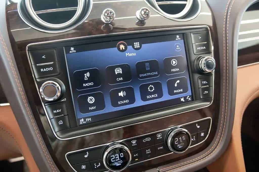 Bentley Bentayga W12 - City - Touring - Sunshine Spec. 08/2016-photo-13