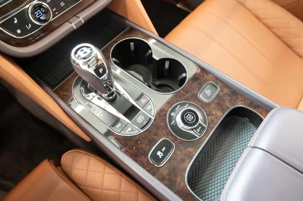 Bentley Bentayga W12 - City - Touring - Sunshine Spec. 08/2016-photo-14
