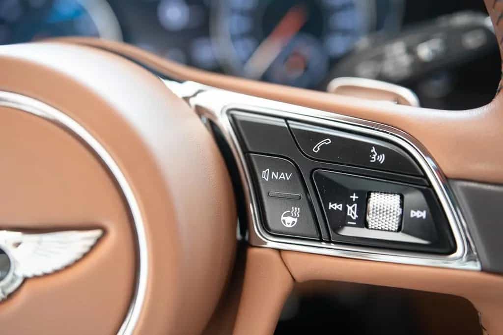 Bentley Bentayga W12 - City - Touring - Sunshine Spec. 08/2016-photo-17